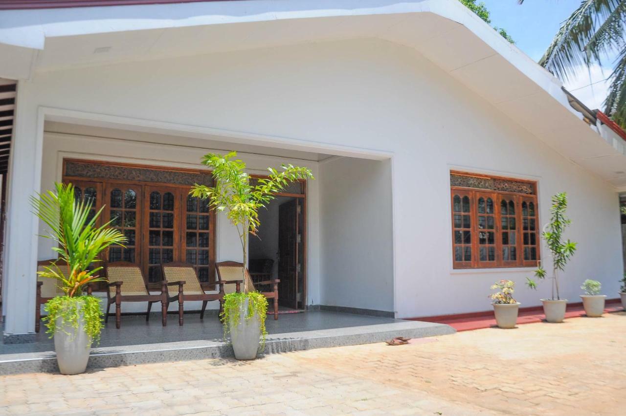 Restwell Homestay ดัมบูลลา ภายนอก รูปภาพ